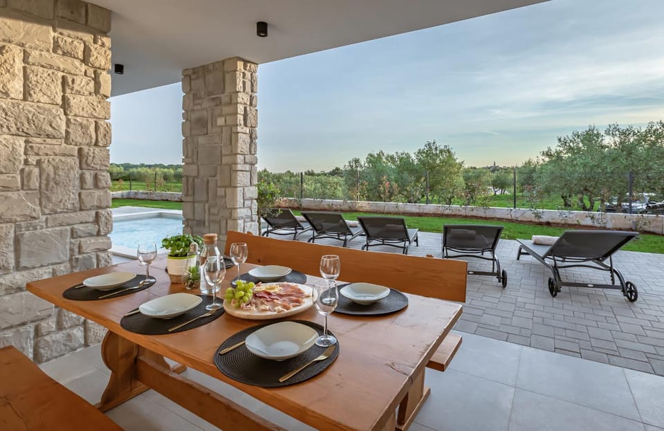 Garden, Dining area, Pool view, Swimming pool