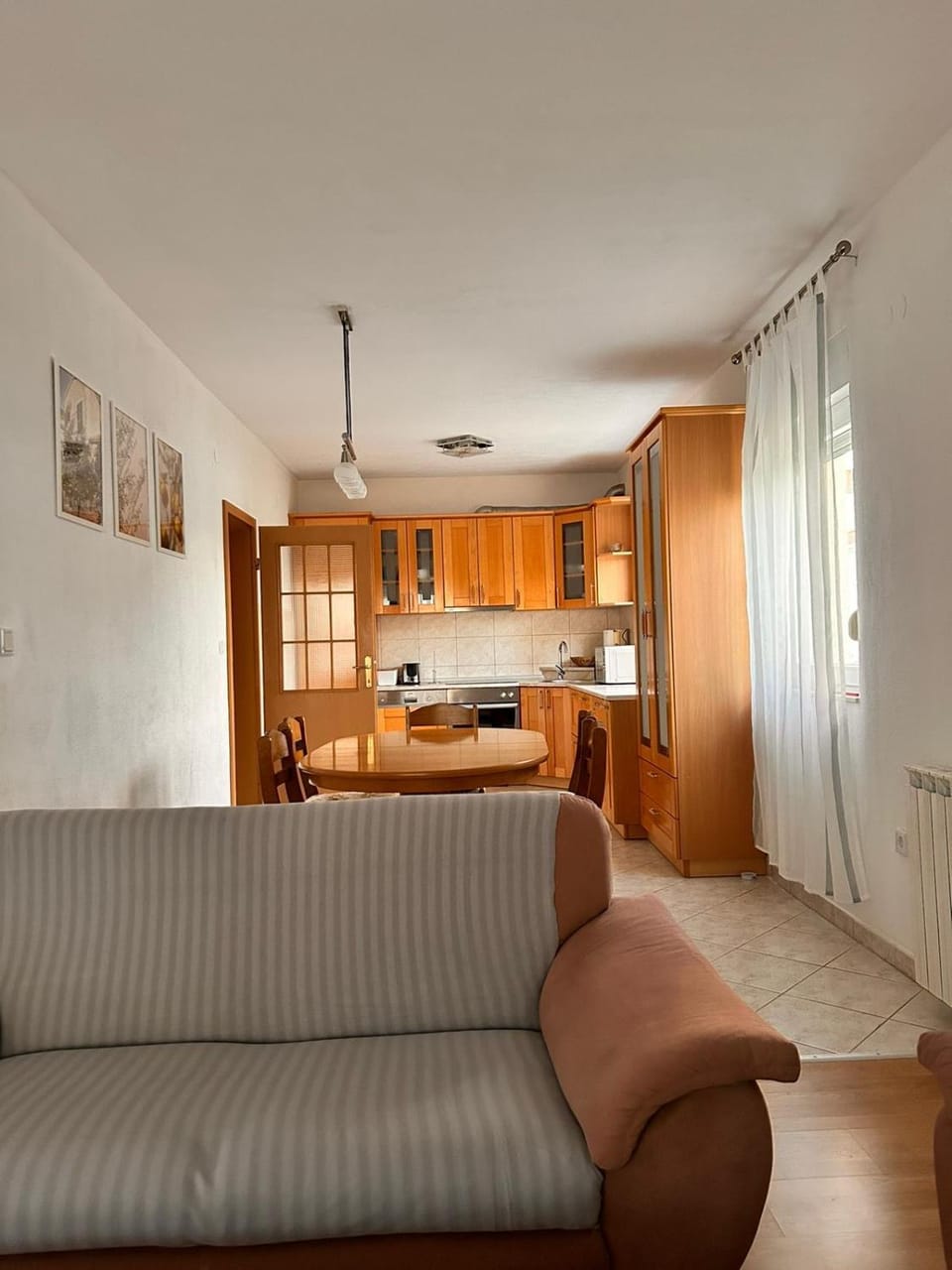 Kitchen or kitchenette, Seating area, Dining area