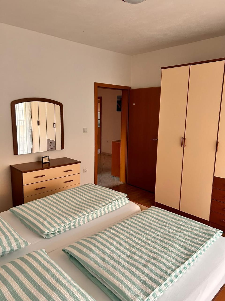 Bed, Photo of the whole room, Bedroom, wardrobe