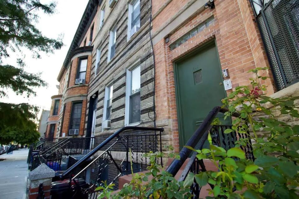 Tuk Ahoy - Sapphire Suite 1B with Shared Spaces Apartment in Bedford-Stuyvesant