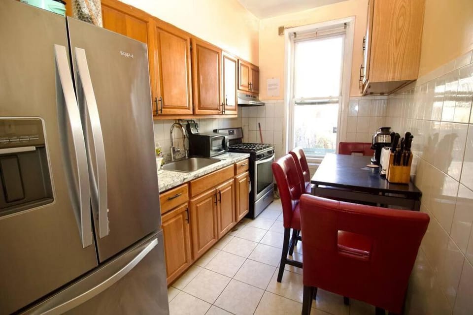 Tuk Ahoy - Sapphire Suite 1B with Shared Spaces Apartment in Bedford-Stuyvesant
