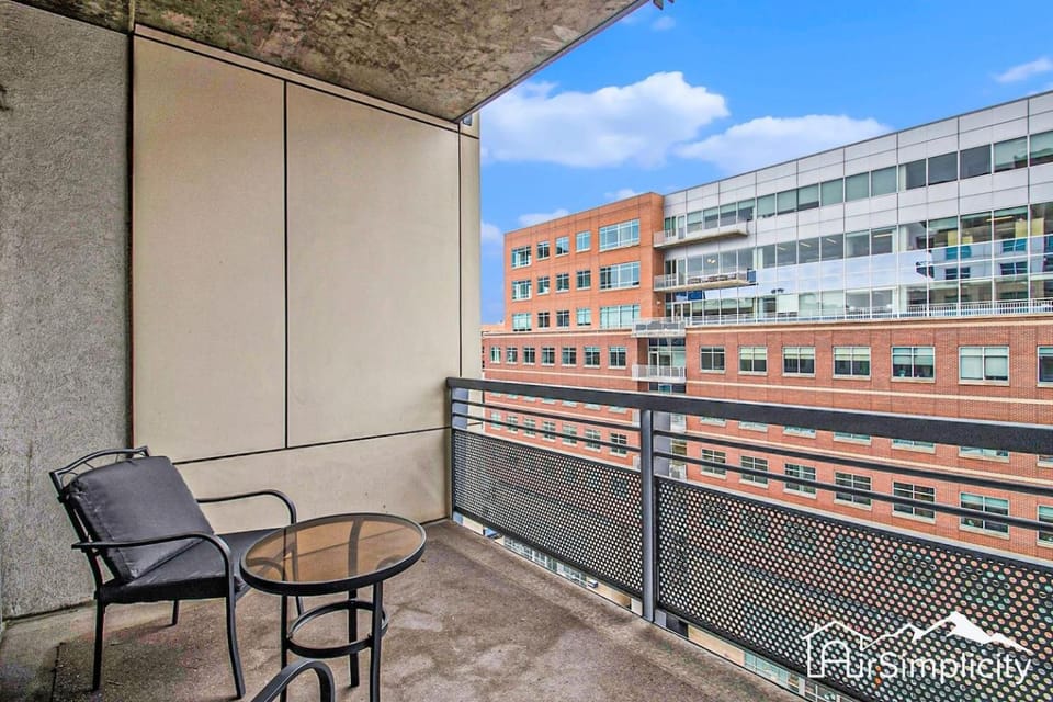 Condo w pvt balcony & gym access House in LoDo
