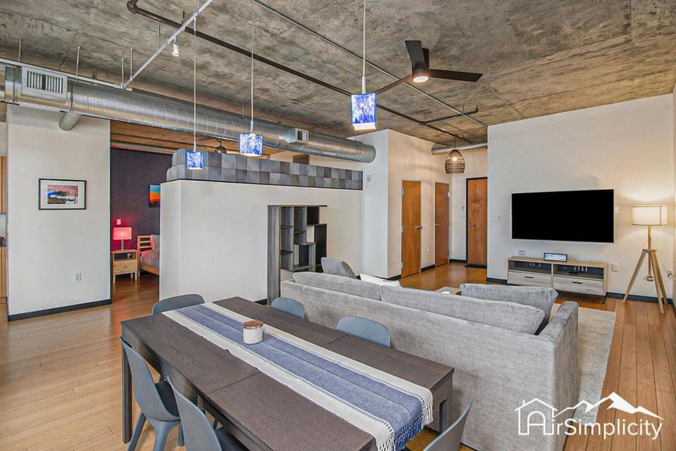 Condo w pvt balcony & gym access House in LoDo