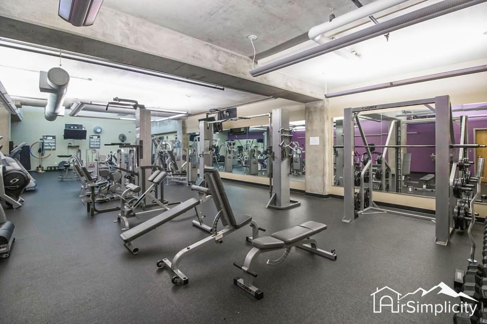 Condo w pvt balcony & gym access House in LoDo