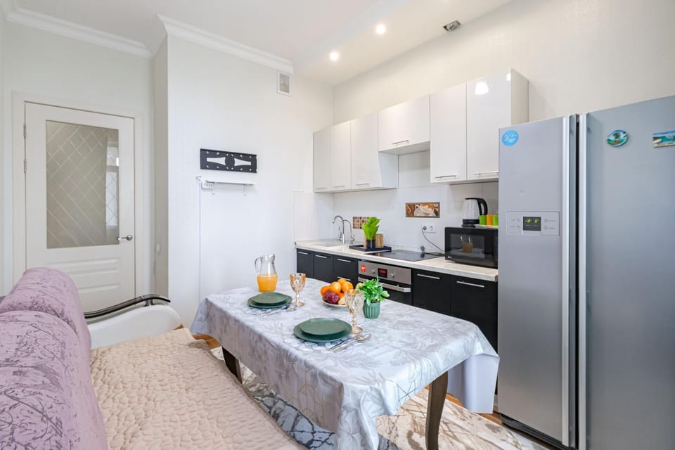 Dining area, Food