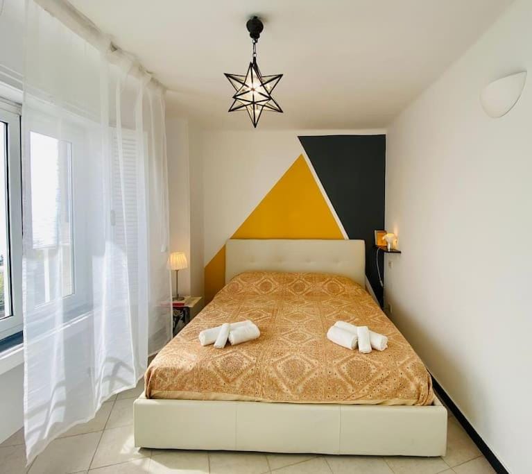 Dimora Concept - Beautiful flat with terrace and sea view - Free parking Apartment in Genoa