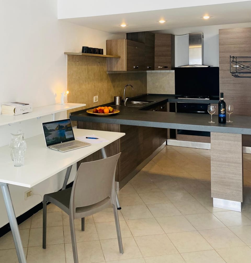 Dimora Concept - Beautiful flat with terrace and sea view - Free parking Apartment in Genoa