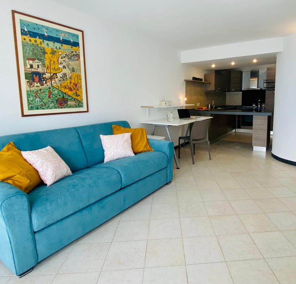 Dimora Concept - Beautiful flat with terrace and sea view - Free parking Apartment in Genoa