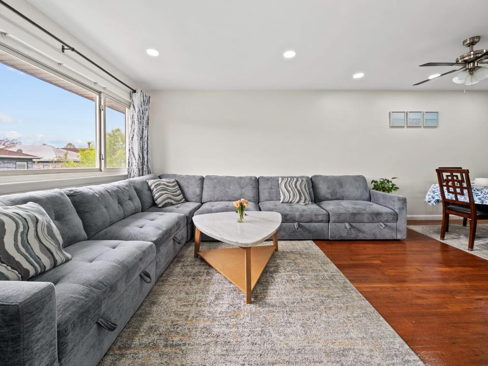 Spacious 3BDR, Newly Renovated, Free Driveway Parking, NYC, EWR Apartment in Bayonne