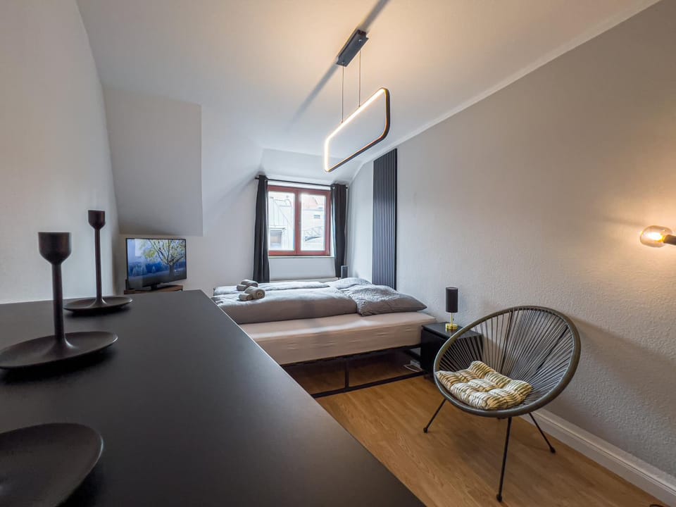 Bed, TV and multimedia, Photo of the whole room, Bedroom