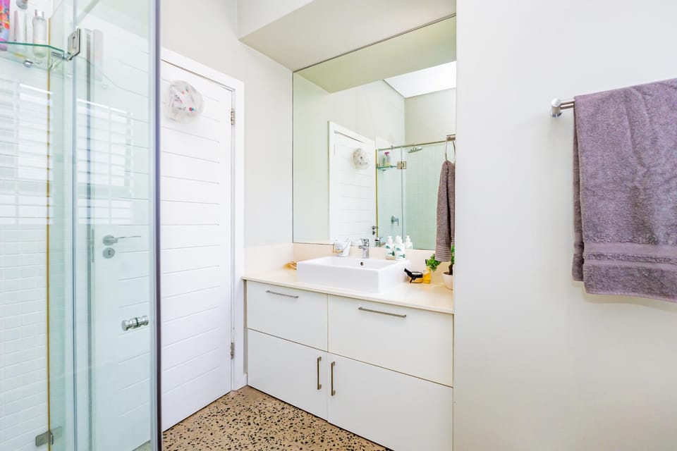 Shower, Bathroom, towels