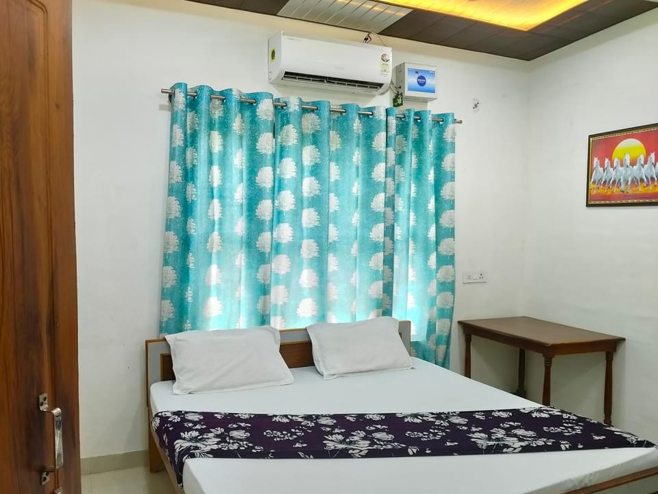 Bed, Bedroom, air conditioner
