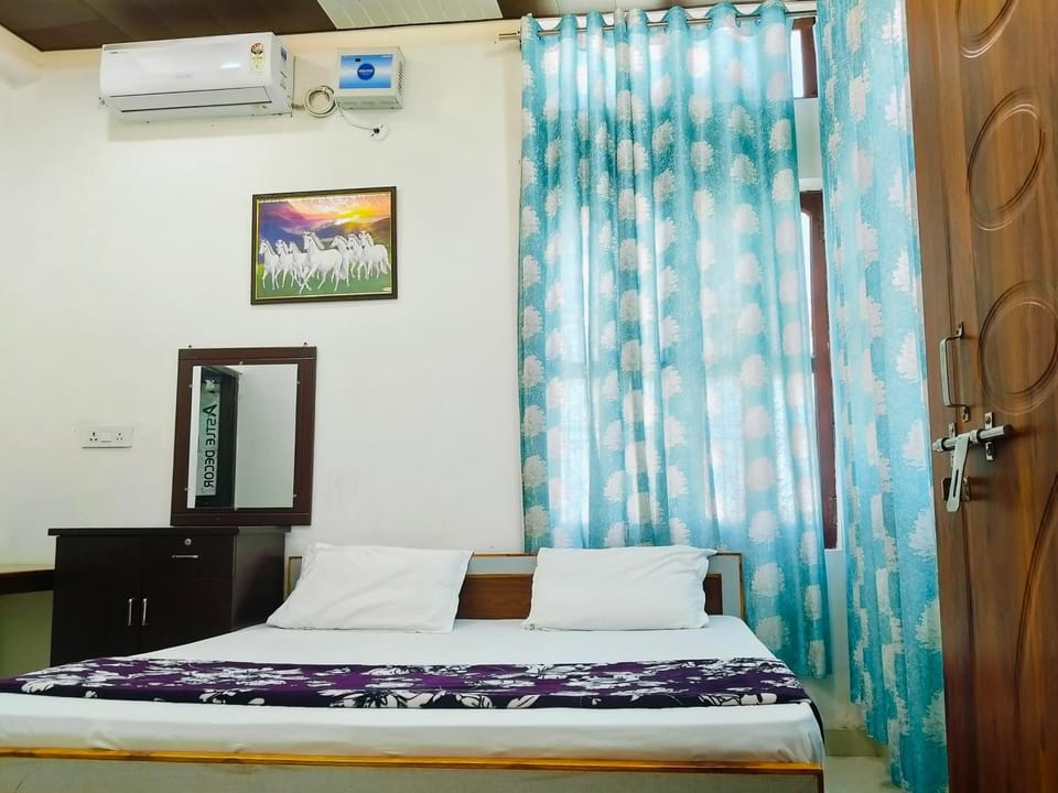 Bed, TV and multimedia, Photo of the whole room, Bedroom, air conditioner