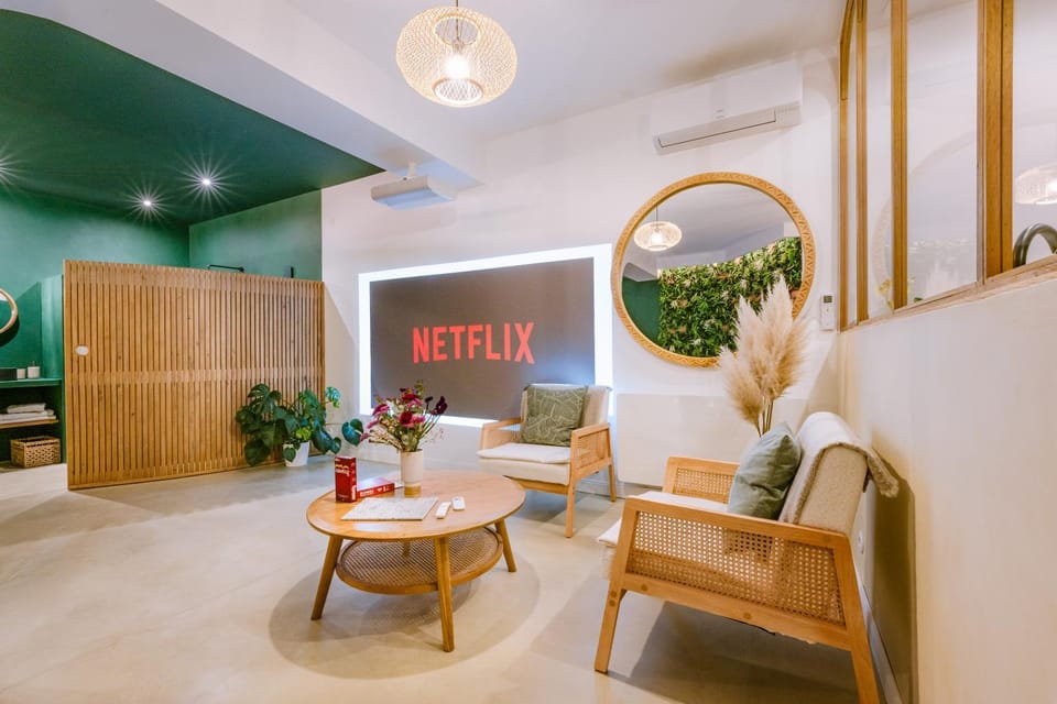 TV and multimedia, Living room, Dining area