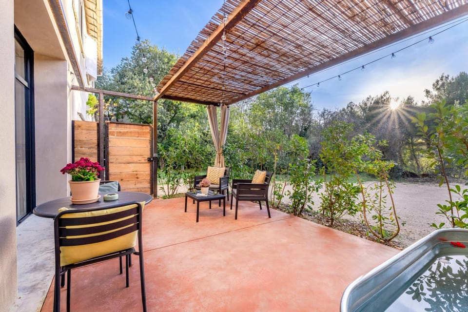Patio, Garden view, Bath, Parking