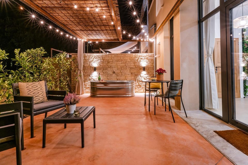 Patio, BBQ facilities, Bath