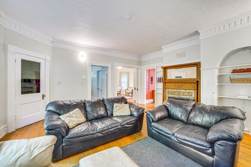 Charming Champaign Victorian w/ Deck! House in Champaign