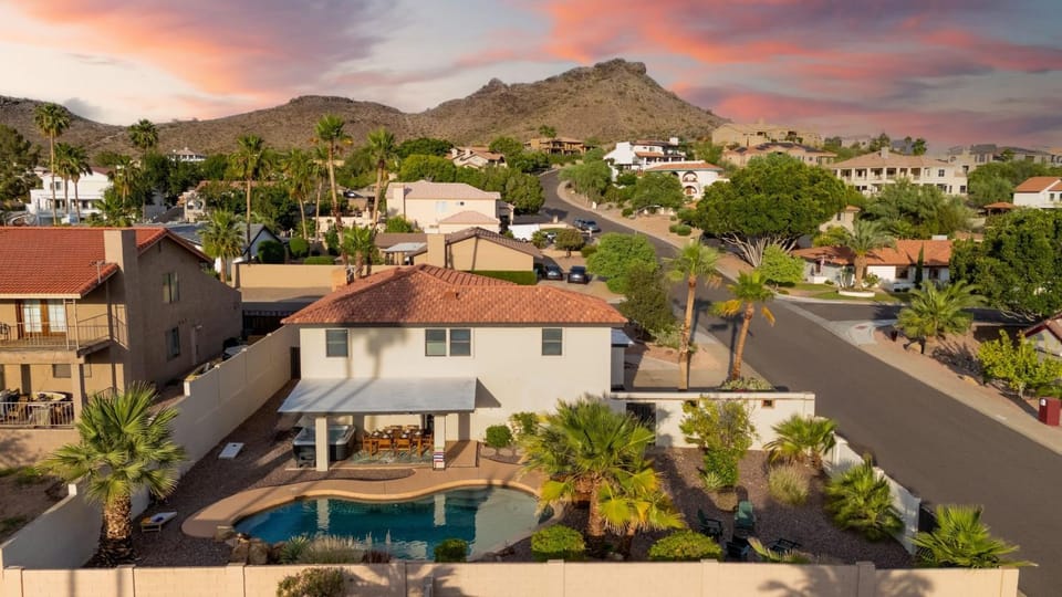 Game Room Resort Pool HotTub Modern Desert Oasis House in Phoenix