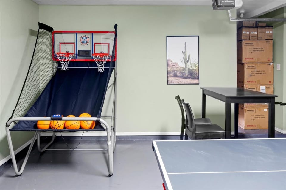 Game Room Resort Pool HotTub Modern Desert Oasis House in Phoenix