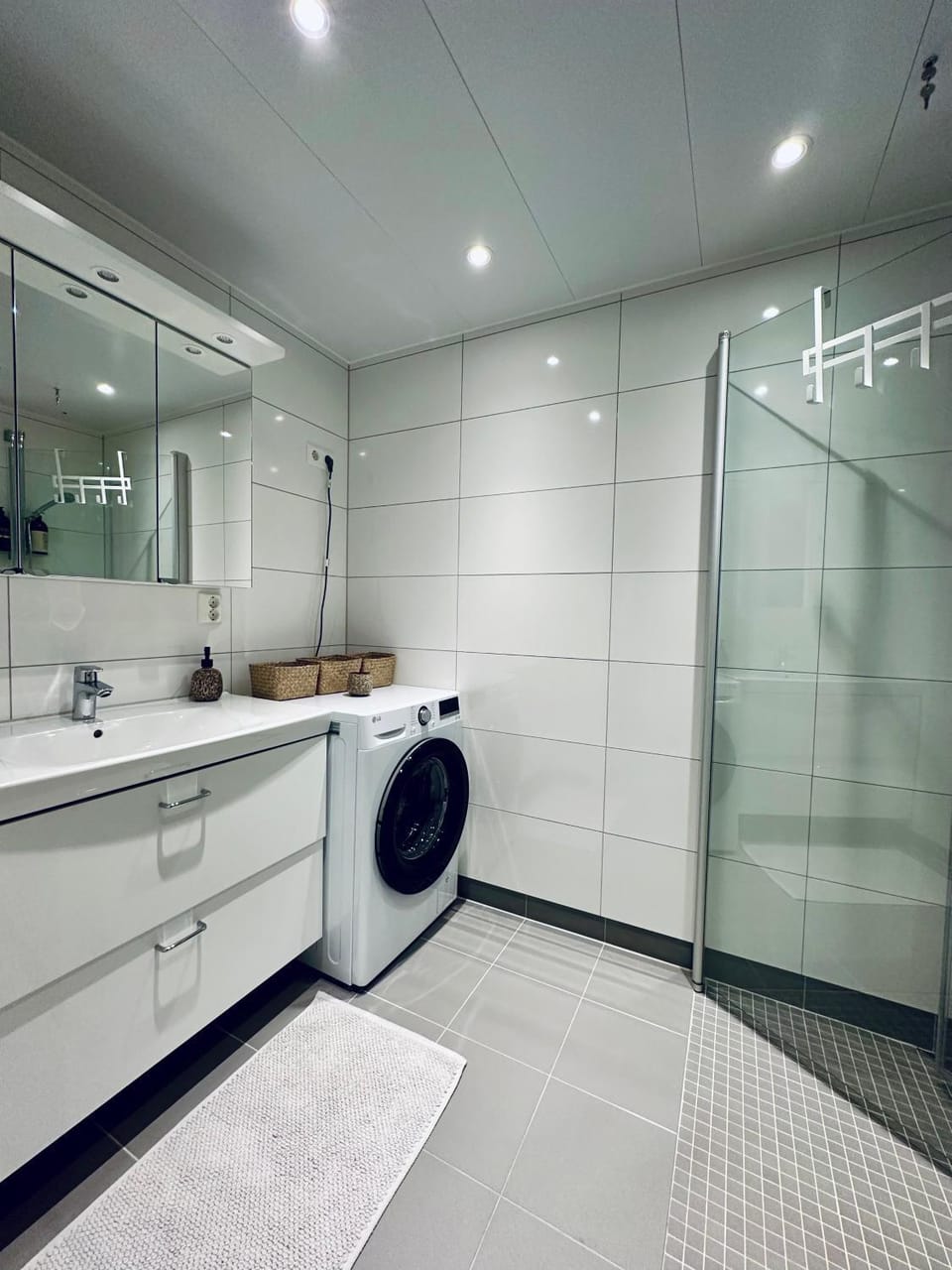 Shower, Bathroom, washing machine