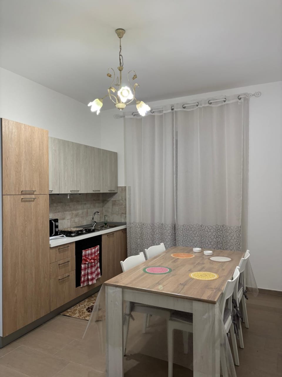 Kitchen or kitchenette, Dining area, stove