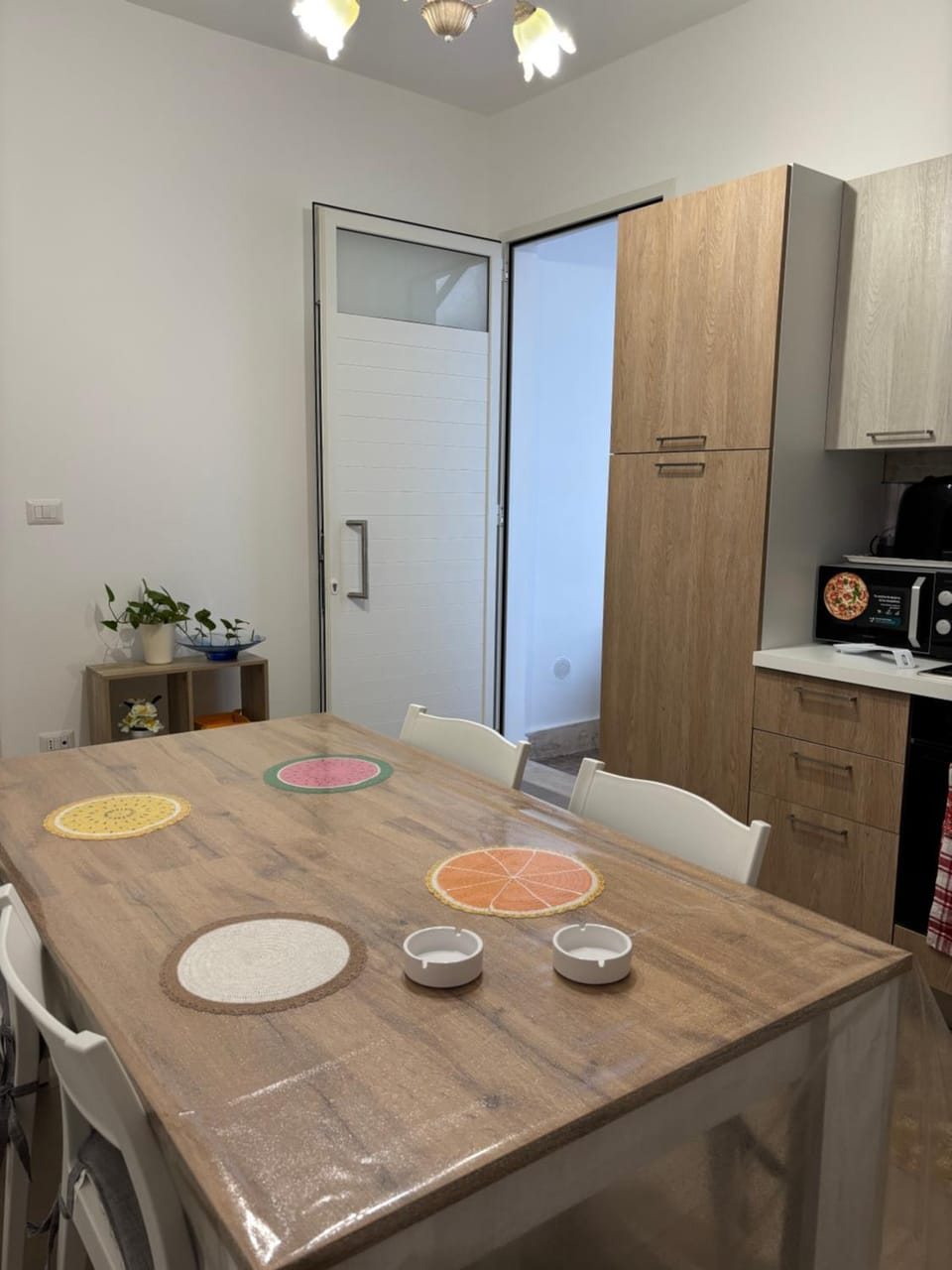 Kitchen or kitchenette, Dining area, oven, stove