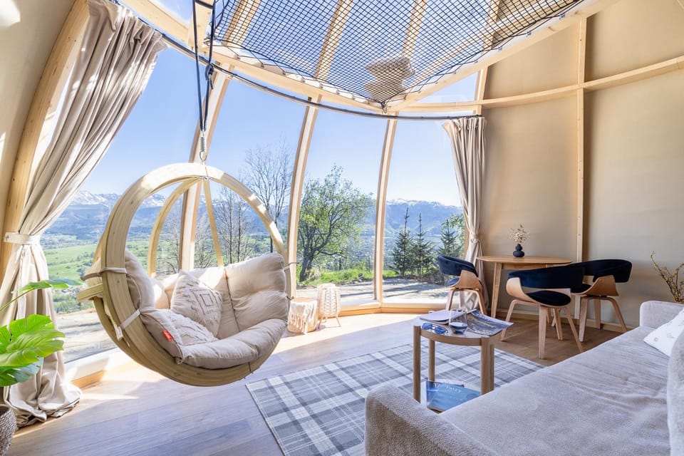 Balcony/Terrace, Living room, Photo of the whole room, Seating area, Dining area, Bedroom, Mountain view