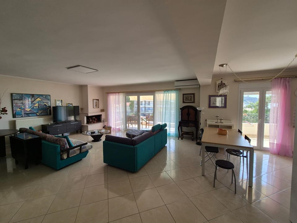 Communal lounge/ TV room, Living room, Seating area