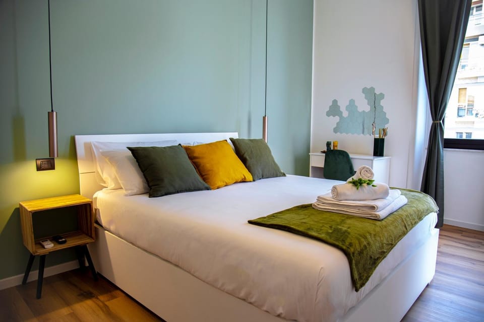 Bed, Seating area, Bedroom