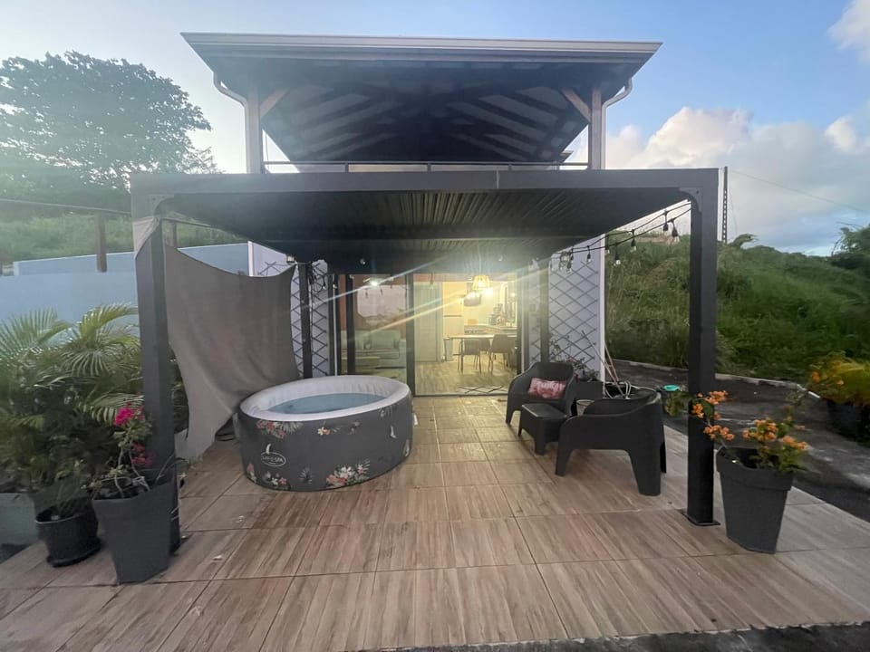 Estrella, véritable havre de paix climatisé avec spa Apartment in La Trinité