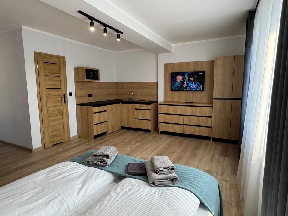 Communal lounge/ TV room, Bed, Photo of the whole room, Bedroom, towels, wardrobe