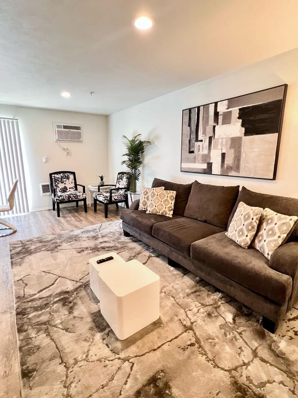 TV and multimedia, Living room, Seating area, air conditioner