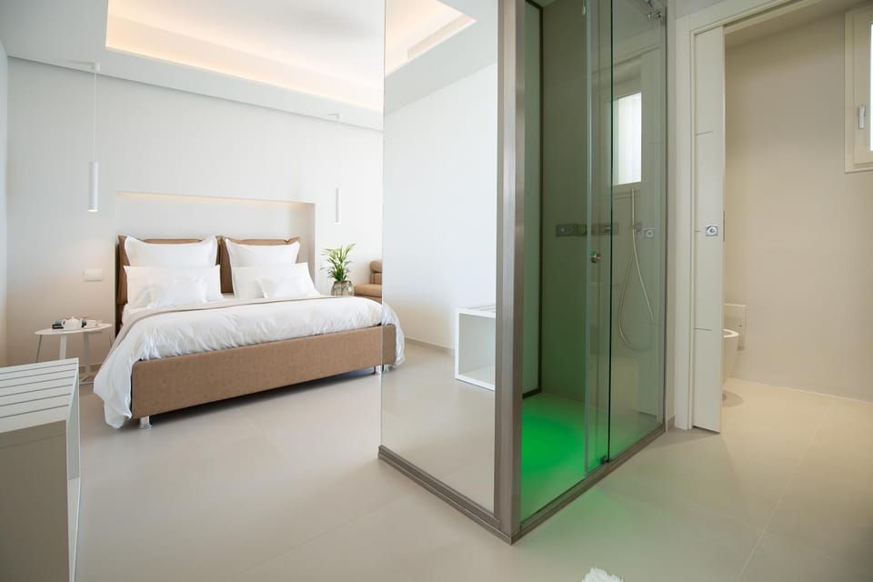 Shower, Bed, Bedroom