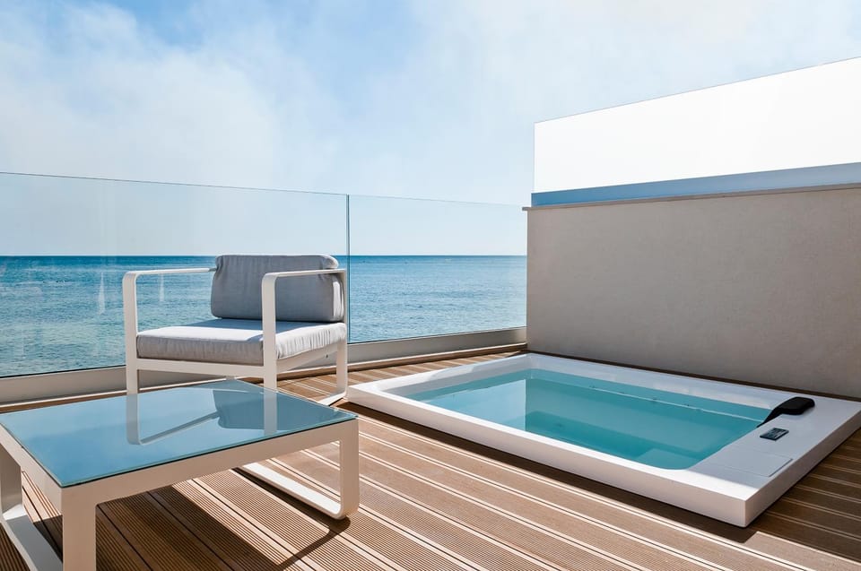 Patio, Hot Tub, Hot Tub, Balcony/Terrace, Sea view, Swimming pool, sunbed