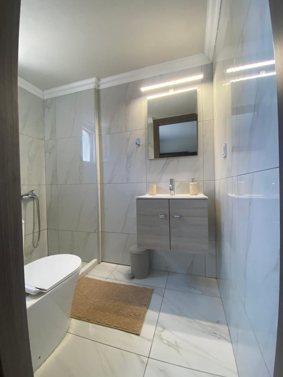 Shower, Toilet, Bathroom, Bath, towels
