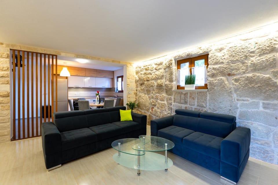 Kitchen or kitchenette, Living room, Seating area