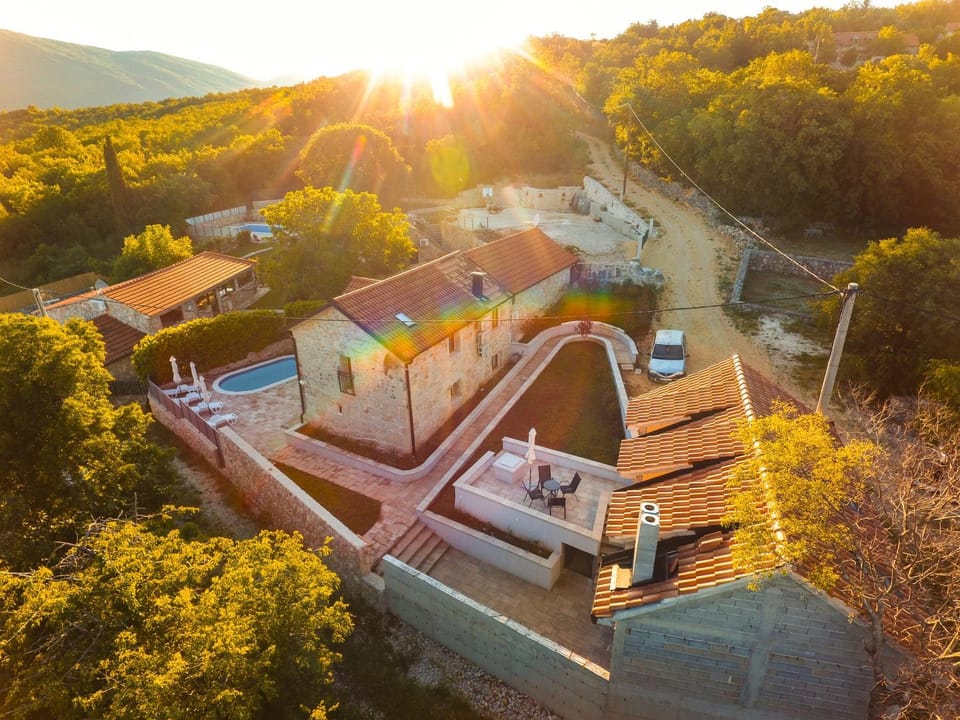Property building, Day, Natural landscape, Bird's eye view, Mountain view, Pool view, Swimming pool, Sunset