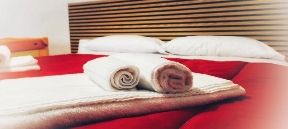 Bedroom, towels