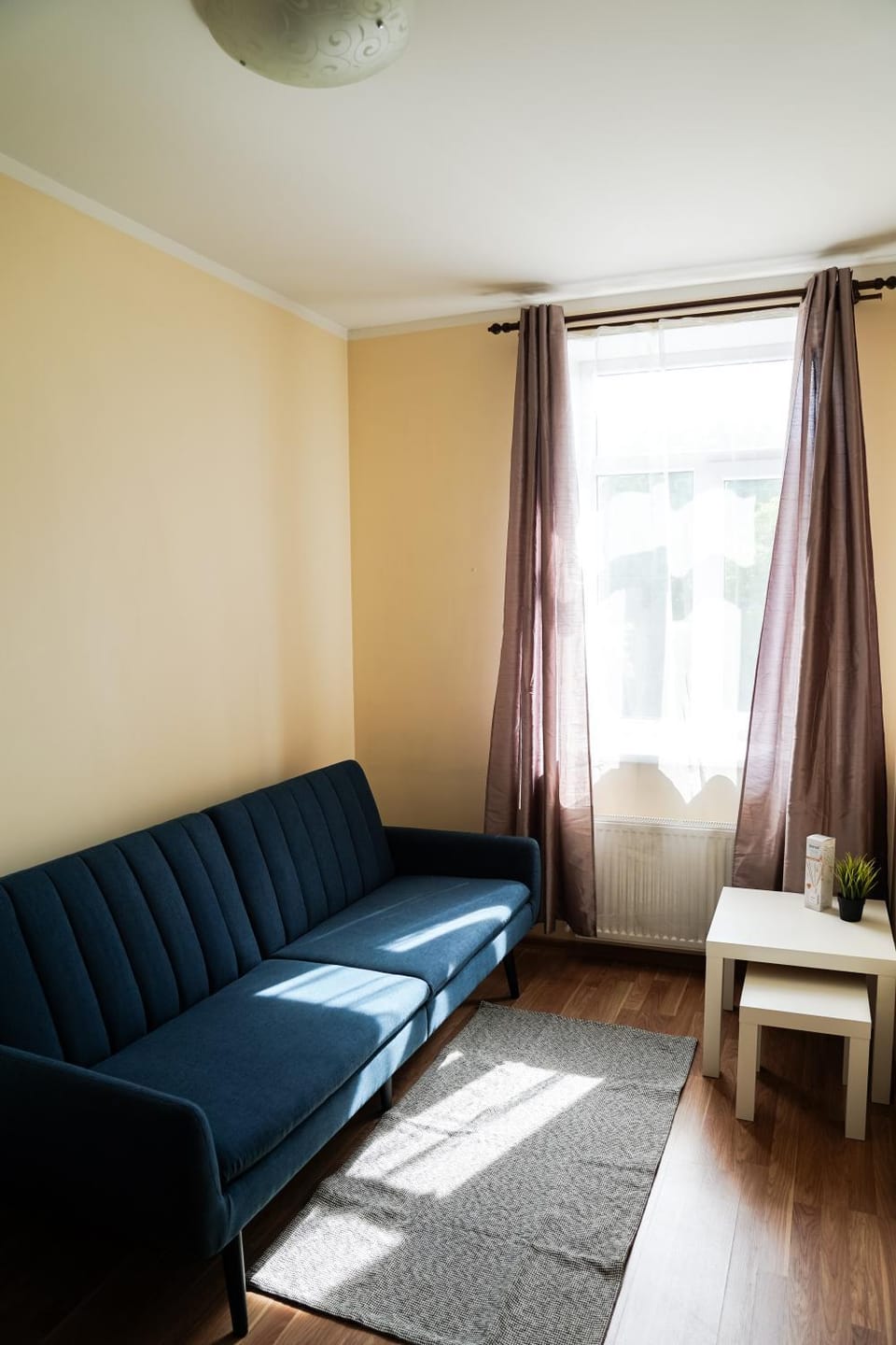 Bed, Seating area, Bedroom