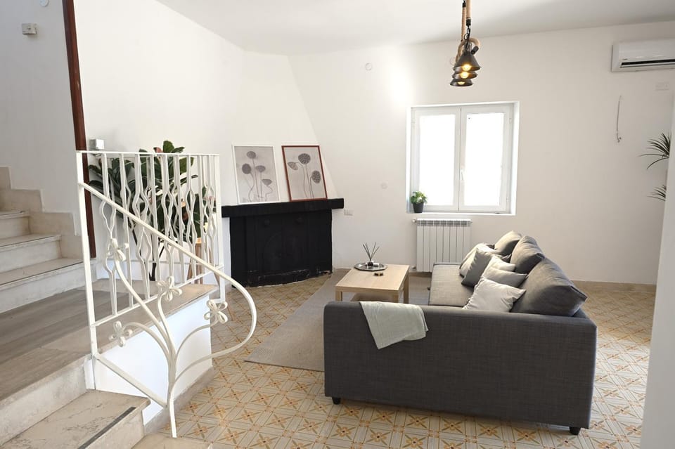Communal lounge/ TV room, Living room, Seating area