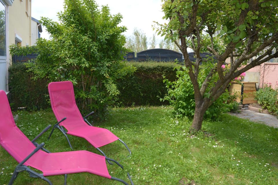 Garden, sunbed