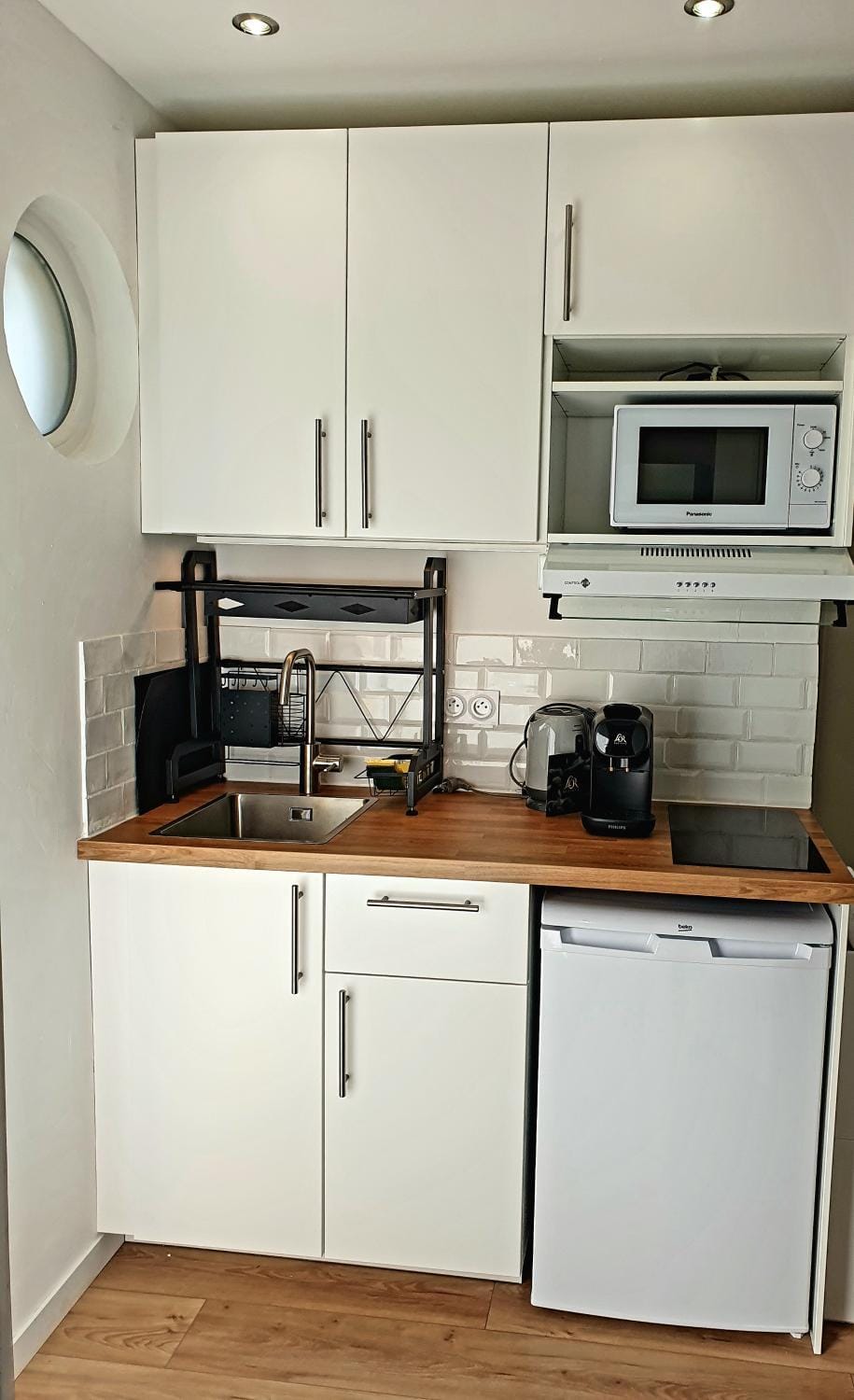 Kitchen or kitchenette, stove