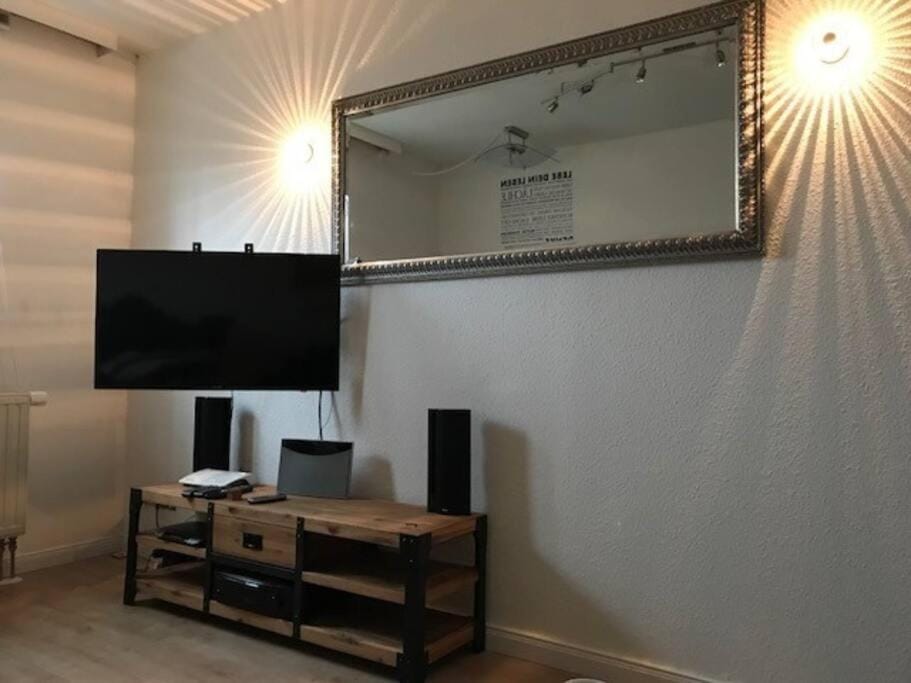 TV and multimedia, Living room, Evening entertainment