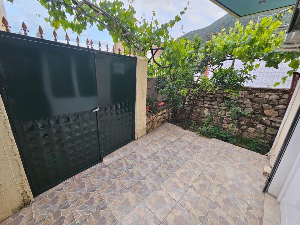 Athina Rooms Apartment in Vlorë County, Albania