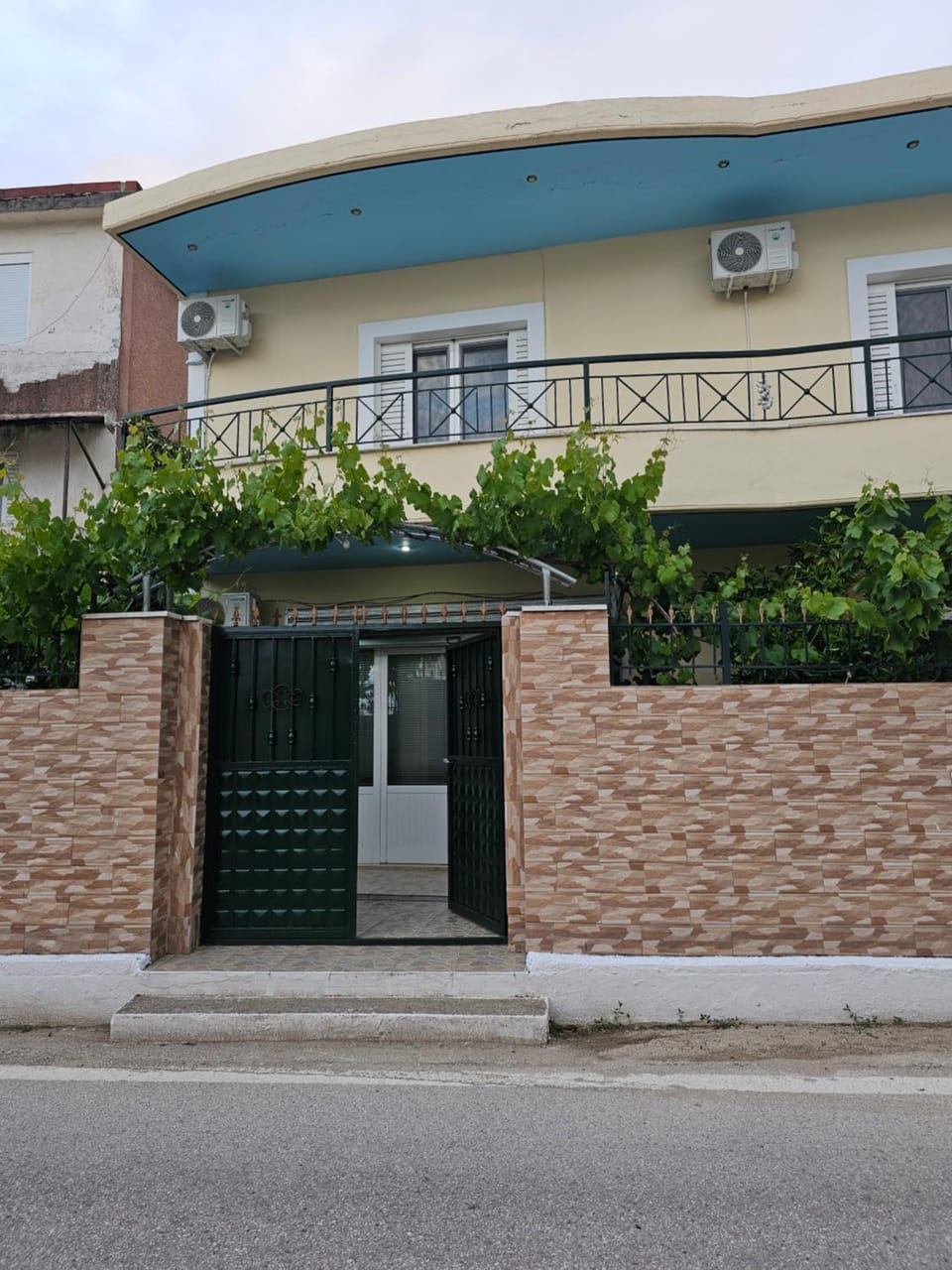 Property building, Facade/entrance