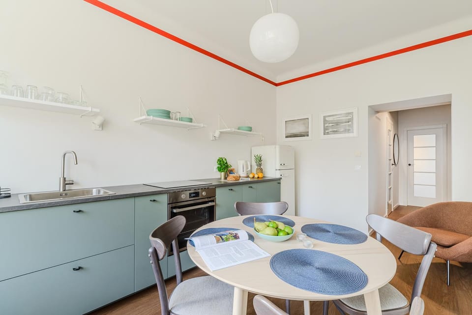 Kitchen or kitchenette, Dining area, oven, stove