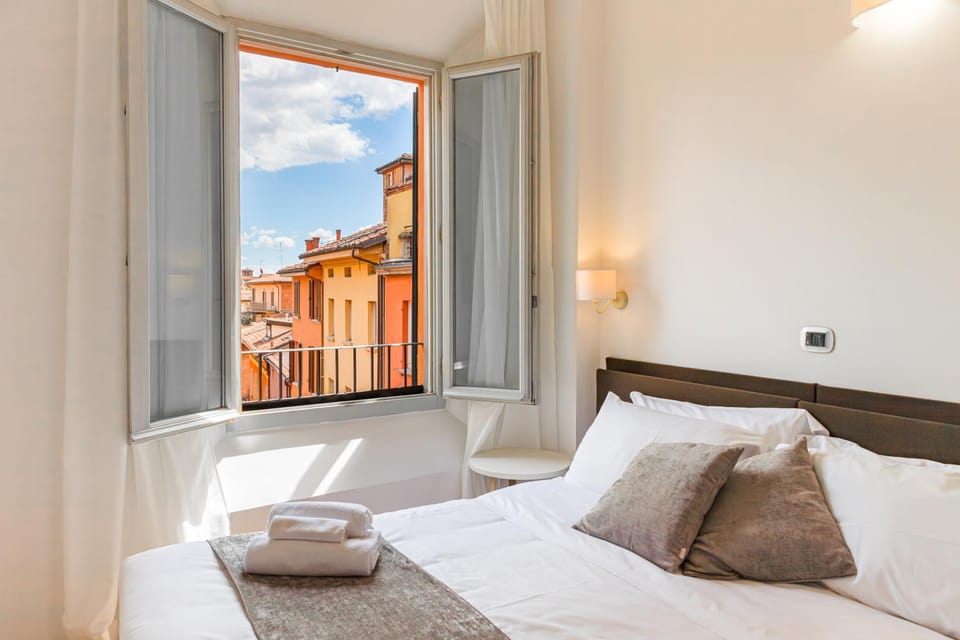 Bed, View (from property/room), Photo of the whole room, Bedroom