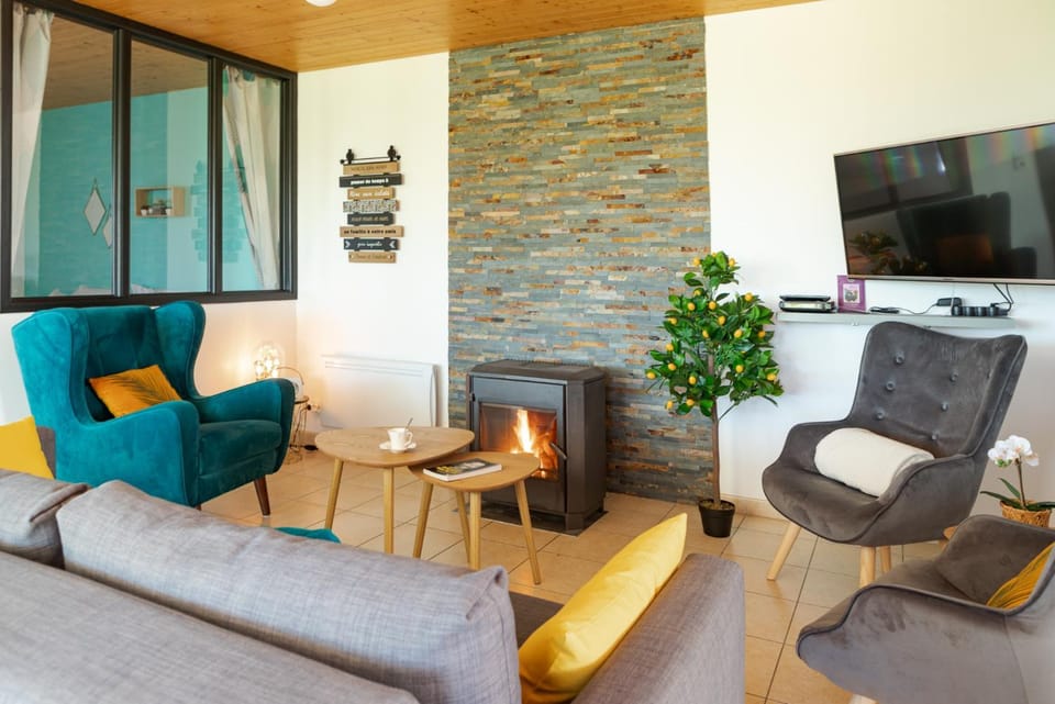 Communal lounge/ TV room, TV and multimedia, Living room, Seating area