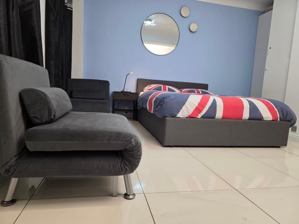 Studio apt with HUGE balcony near Oxford st - Marble arch - HydePark Apartment in City of Westminster