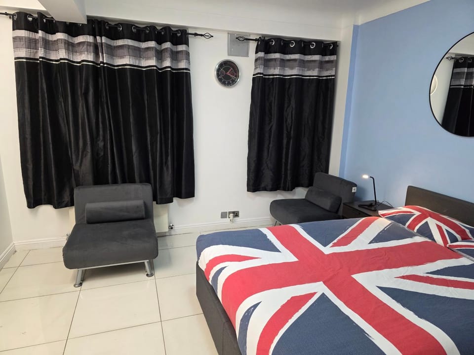 Studio apt with HUGE balcony near Oxford st - Marble arch - HydePark Apartment in City of Westminster